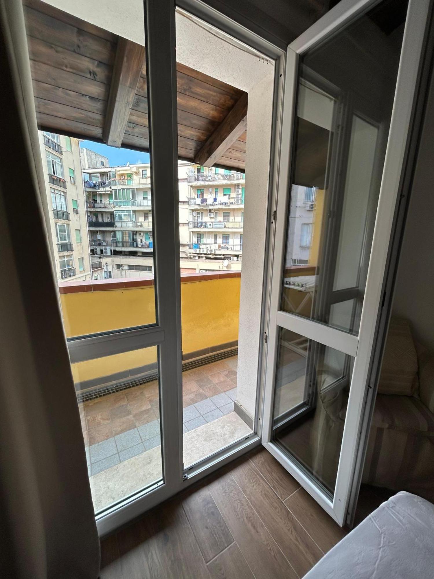 Appartamento Con Terrazzo Privato E Netflix Cagliari Exterior photo