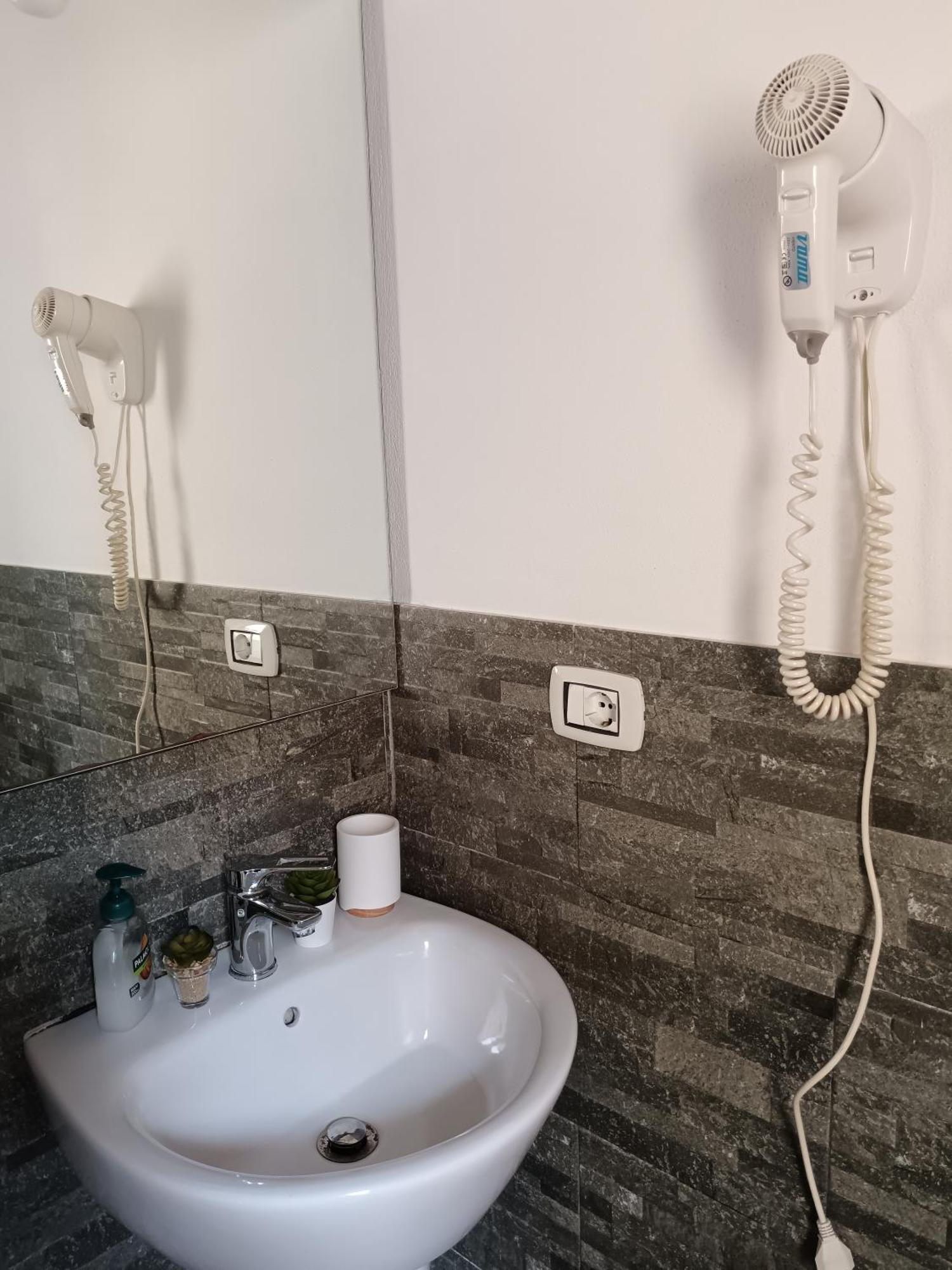 Appartamento Con Terrazzo Privato E Netflix Cagliari Exterior photo